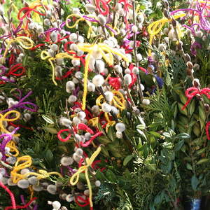 Palmweihe vor der Kirche