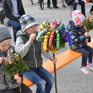 Pfarre Franking, vor der Mehrzweckhalle 