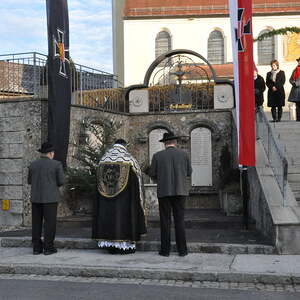 Ehrung am Kriegerdenkmal