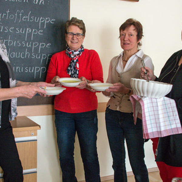 Fastensuppenessen der kfb anlässlich der Aktion Familienfasttag