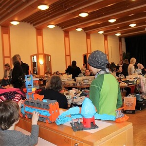 Erfolgreicher Baby- und Kinderkleider-Basar