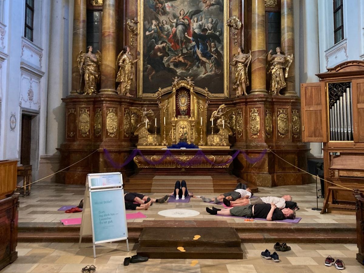 Spektakelrast: Impuls 'Wo ist Stille' in der Ursulinenkirche / © Diözese Linz / Rebekka Sturmbauer Spektakelrast: Impuls 'Wo ist Stille' in der Ursulinenkirche