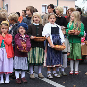 Festzug mit der Erntekrone