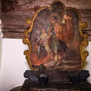 Detail zum barocken Opferstock, Gemälde des hl. Florian