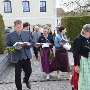 Palmweihe vor dem Pfarrheim