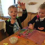 Die Kinder knüpften viele Loom-Bänder