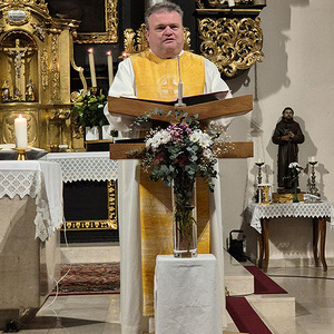 Verlesung des Ernennungsdekrets durch Johannes Mairinger (Pfarre Frankenmarkt)