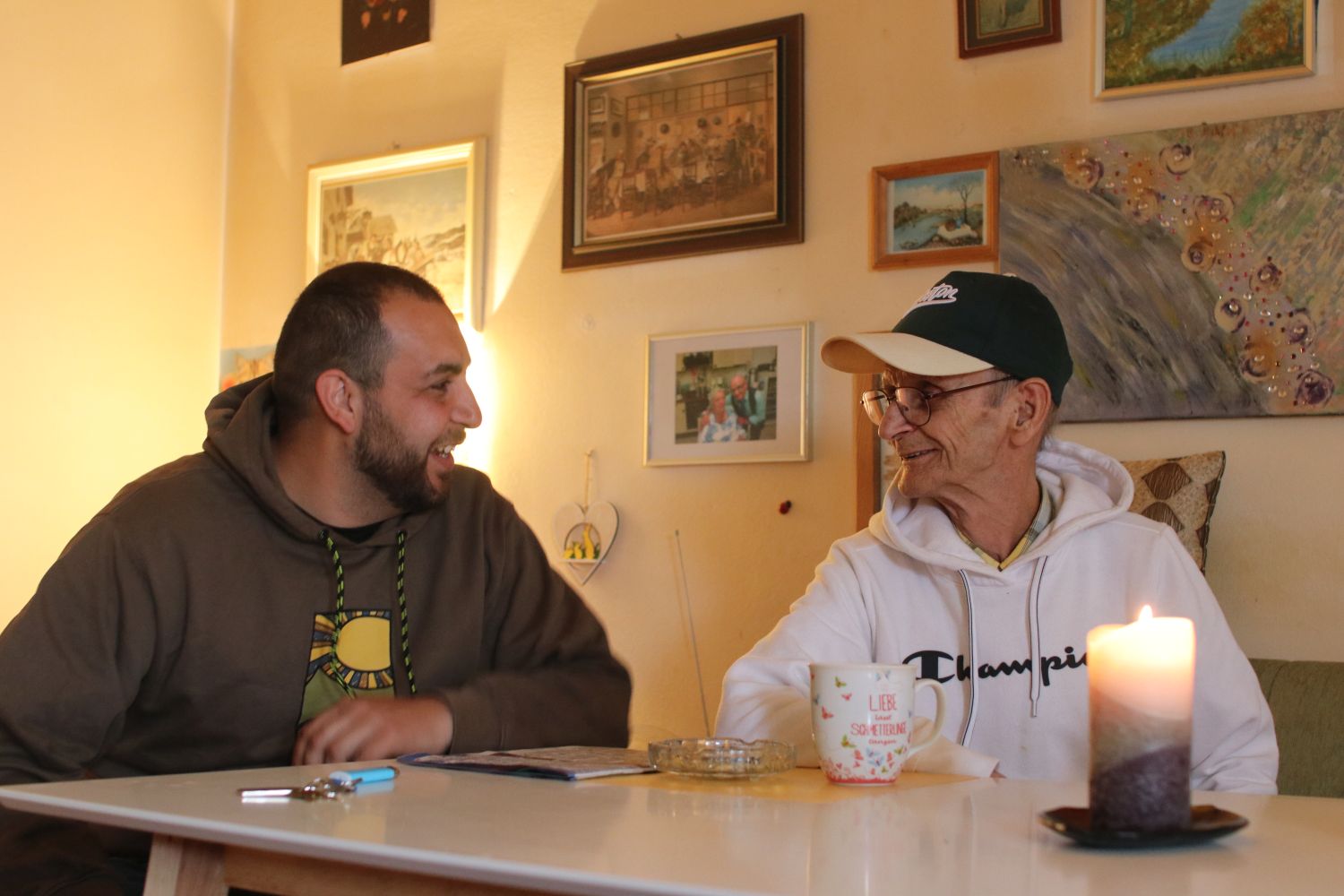 2 Männer in einem Gespräch