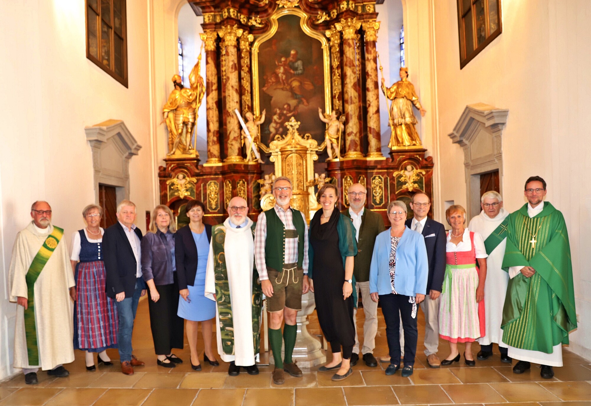 Gruppenbild Sendungsfeier Pfarre Ebensee/Roith 