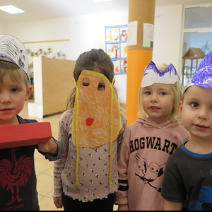 Viele Dinge aus Papier