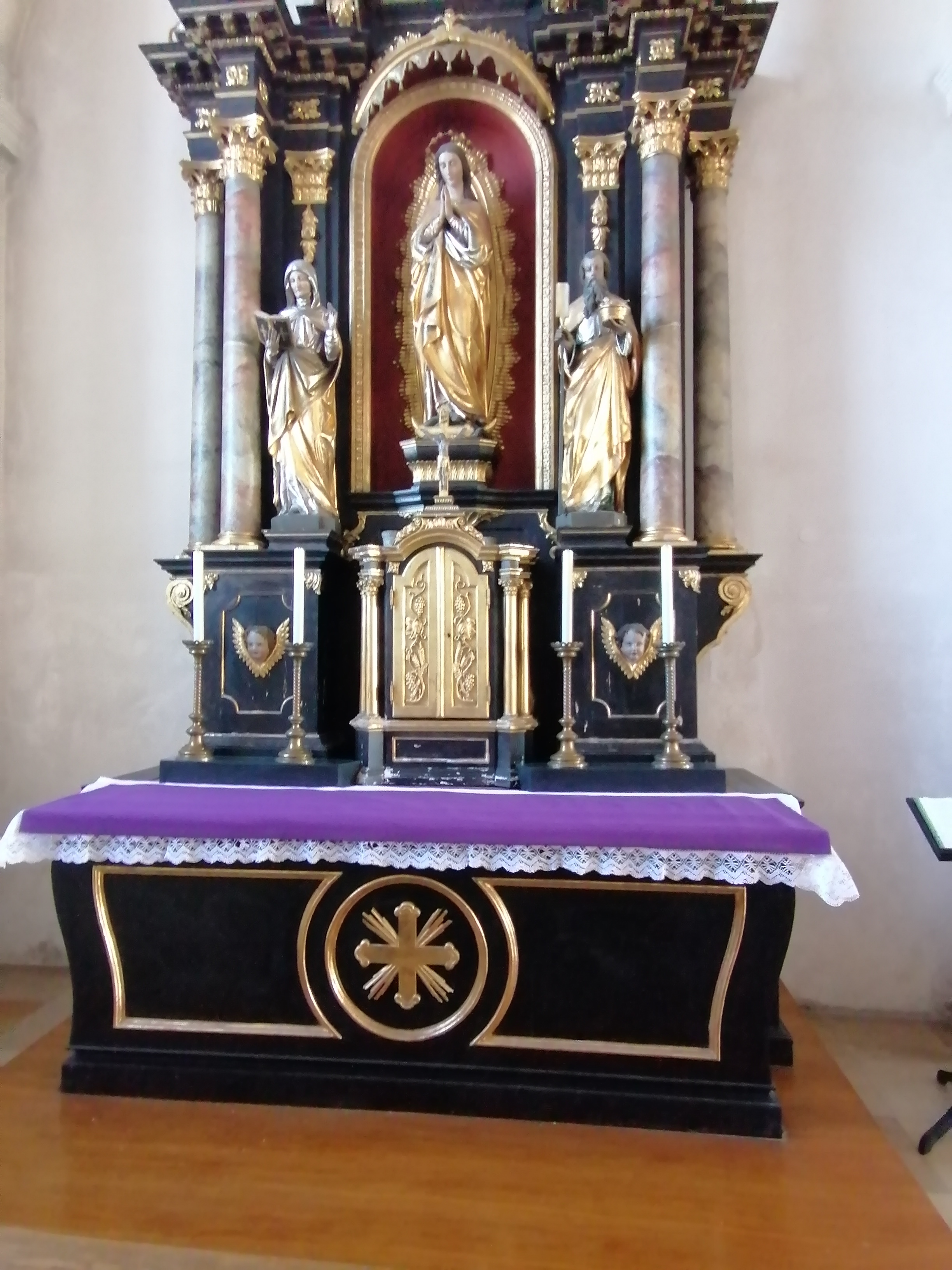 Violett für die Altäre