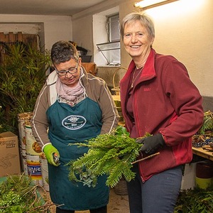 Adventkranzbinden für die Adventstube 2019