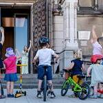 Bei der Kinderfahrzeug-Segnung am Domplatz wurde gesungen und getanzt.