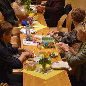 gesegnete Speisen werden verzehrt