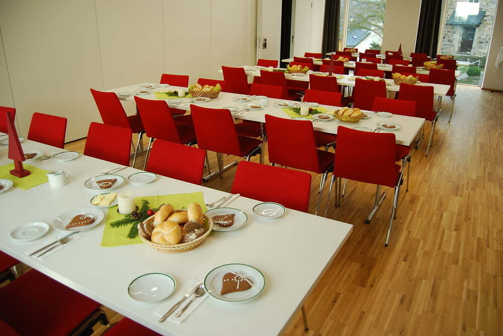 Pfarrzentrum Schwertberg Gedeckt im kleinen Saal