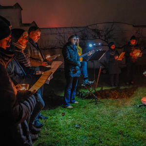 Lebendiger Adventkalender der Pfarre Kirchdorf an der Krems. Adventliche Besinnung - gemeinsam beten, singen und feiern. anschließend gemeinsam bei Tee wärmen und reden.Bei Familie Steinmann und Pimminger