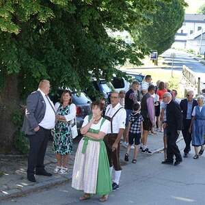 Zusammenkunft am Pfarrplatz
