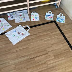 Kinder feiern Erntedank