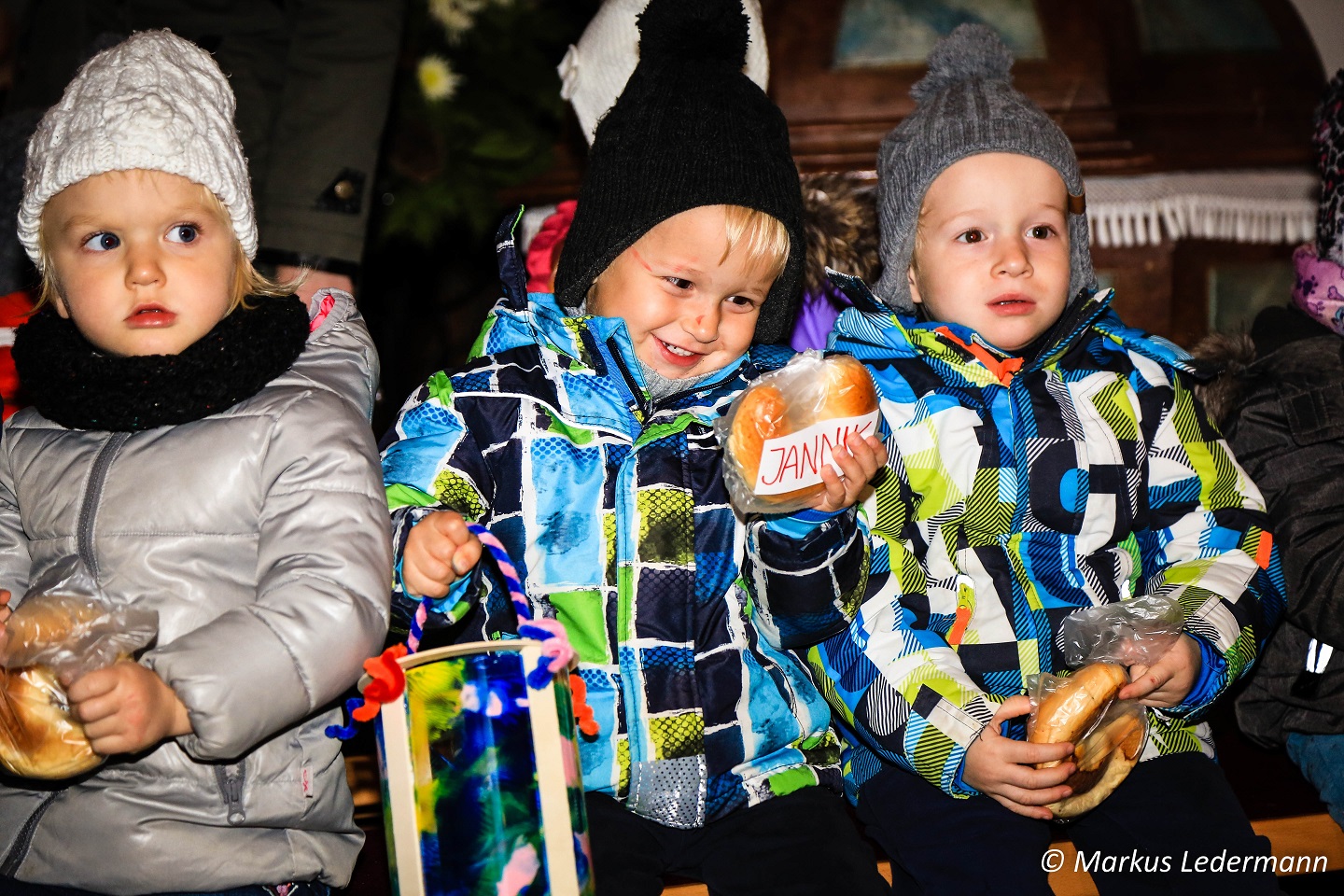 Martinsfest / Markus Ledermann Kinder mit Kipferl