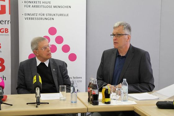 Bischofsvikar Mag. Maximilian Mittendorfer (l.) und Christian Winkler, Geschäftsführer der Bischöflichen Arbeitslosenstiftung.
