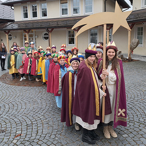 Einzug zur Wort-Gottes-Feier am 6. Jänner
