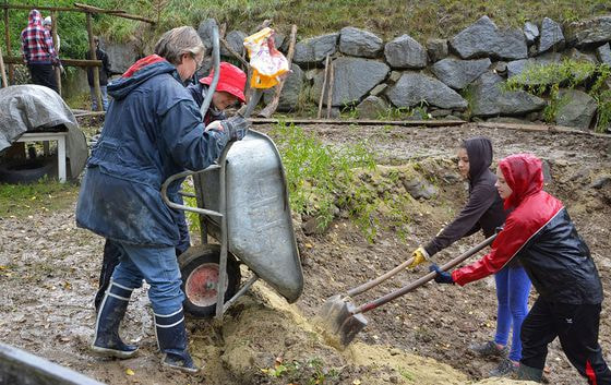 Durch die Wildnis in die Schule_St. Georgen. © kj oö        