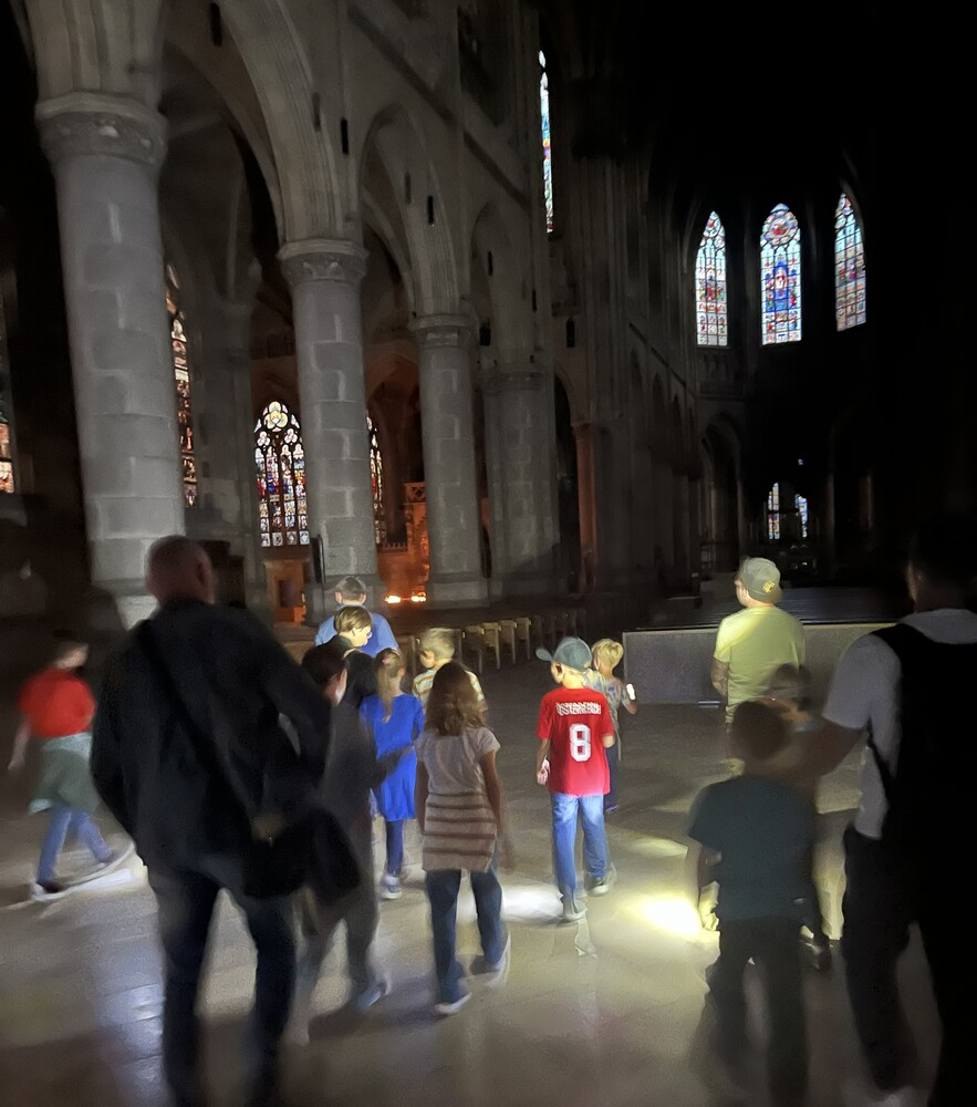 Taschenlampenführung im Mariendom Linz zum Vatertag