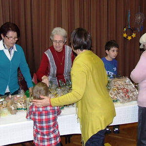 Adventkranzweihe und Schmankerlmarkt
