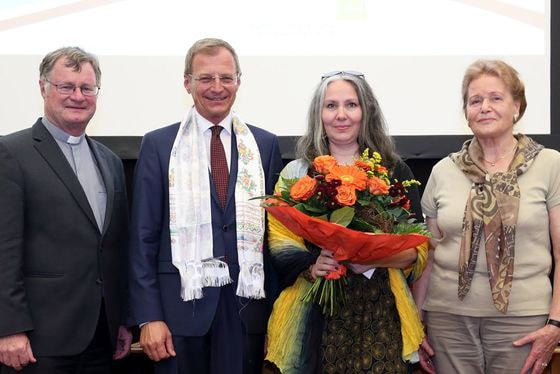 Ingrid Gumpelmaier-Grandl (2. v. r.) mit Bischof Manfred Scheuer, LH Thomas Stelzer und Elisabeth Maria Ploier