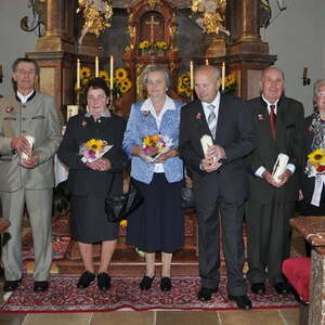 Pfarrfrühschoppen mit Spielefest und Festgottesdienst mit den Jubelpaaren