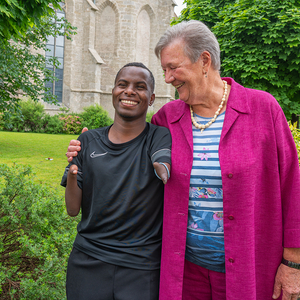 Biko mit Maria Spernbauer - bei ihr wohnte er, sie kann auch seine Muttersprache Swaheli