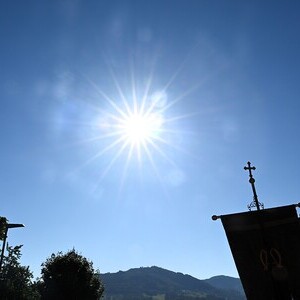Festeinzug mit viel Sonnenstrahlen