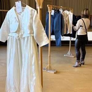 Erstkommunionkleiderbasar der kfb