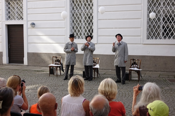 du & nichts: „Weißbrot und Magritte“