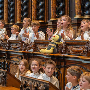 Rund 1.000 Ministrant*innen aus über 90 Pfarrgemeinden Oberösterreichs kamen am Samstag, 14. Juni, in das Stift St. Florian, wo der große Ministrant*innen-Tag der Diözese Linz stattfand. Veranstaltet vom Team Kinder | Katholische Jungschar, verwandel