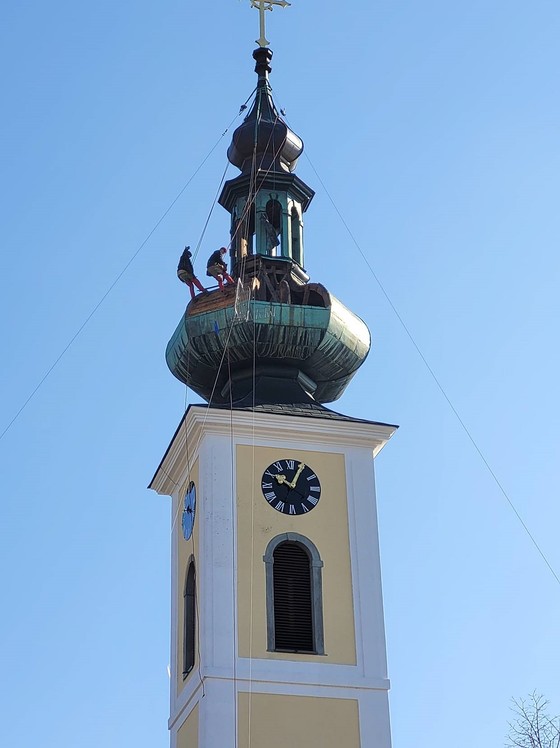 Turmhelm-Restaurierung in Attersee