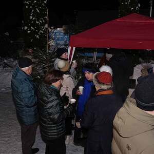 Punsch am Kirchenvorplatz