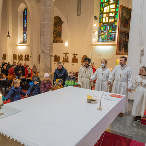 Der Christkönigssonntag 2022 stand ganz im Zeichen der MinistrantInnen: es wurde ihnen für den Dienst gedankt und zwei neue Minis wurden feierlich aufgenommen.
