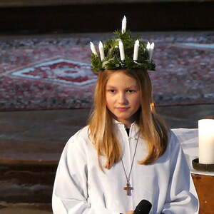 Luzia mit dem Lichterkranz