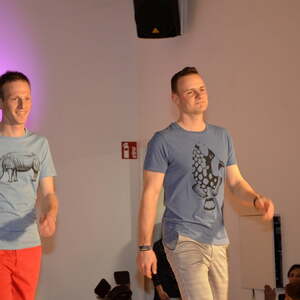 MODENSCHAU und Informationen über ökologisch und fair hergestellte Kleidung 