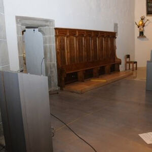 Altarraum, Bodenlegen, Putzen