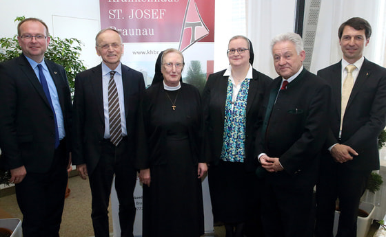 80 Jahre Krankenhaus St. Josef Braunau / © Denise Stinglmayr / Land OÖ V. l.: Bgm. Mag. Hannes Waidbacher, Univ.Prof. DDr. Paul Zulehner, GFin Sr. Gisela Wiesinger, Generaloberin Sr. Angelika Garstenauer, LH Dr. Josef Pühringer, GF Erwin Windischbauer MAS