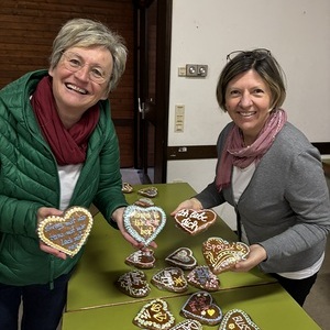 Vor und nach den Gottesdiensten konnten die süßen Herzen erworben werden und lösten bei den Käufer:innen echte Freude aus