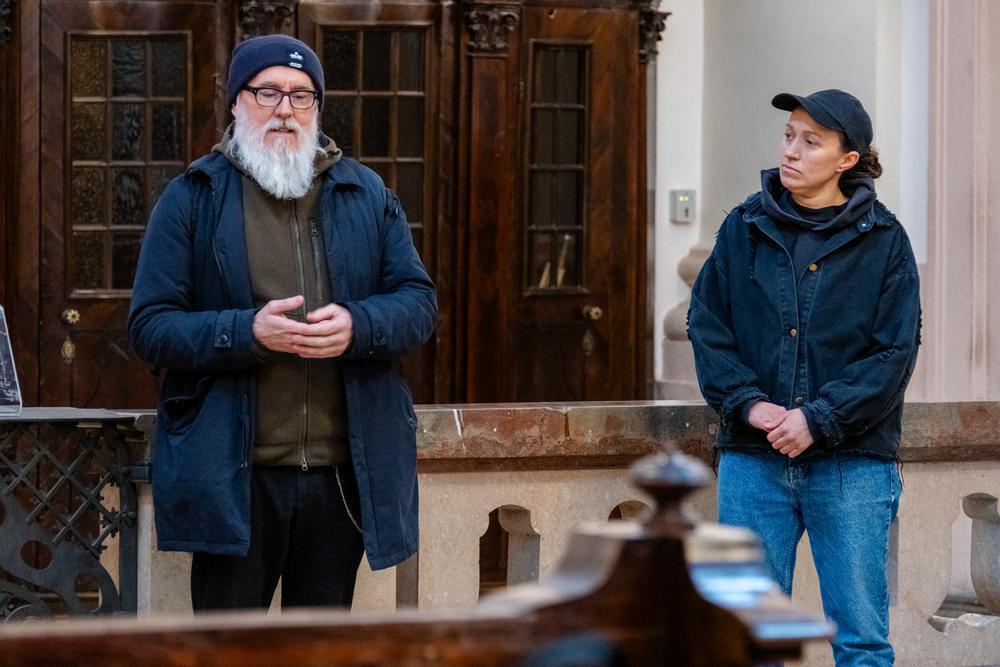 Heribert Friedl und Magdalena Berger pr?sentierten ihre Kunstinstallationen in der Ursulinenkirche.