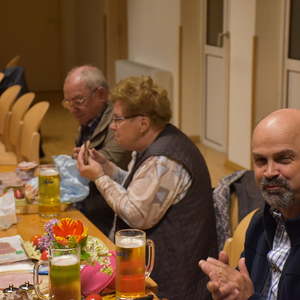 gesegnete Speisen werden verzehrt