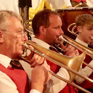 mit dem Musikverein Kleinraming, dem Behamberger Chor 'In ana Dur' und der Michlbauern Rud