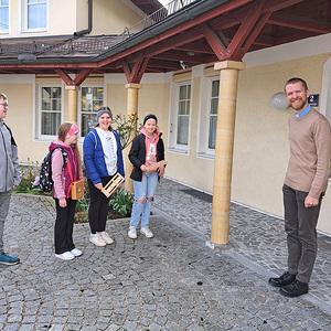 Auch Pfarrer Christoph wurde 'angeratscht' :-)