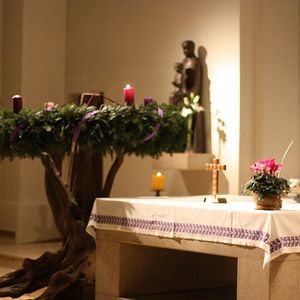 Adventkranzweihe in St. Quirinus