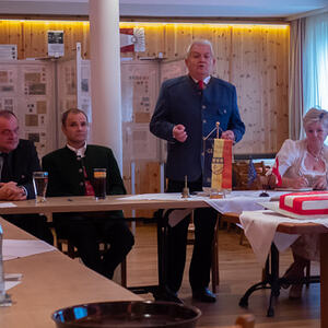 Festsitzung Gemeinderat Kopfing im Geburtshaus von Johann Nepomuk Hauser