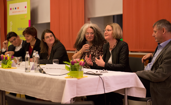 Podiumsdiskussion unerfüllter Kinderwunsch / © Violetta Wakolbinger V. l.: Univ.-Doz. Omar Shebl, Mag.a Martha Leeb, Mag.a Gabriele Eder-Cakl, Dr.in Gertraud Ladner, Mag.a Brigitte Gruber-Aichberger, Dr. Franz Gruber.